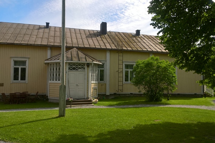 Dagklubben i Fagernäs vid prästgården