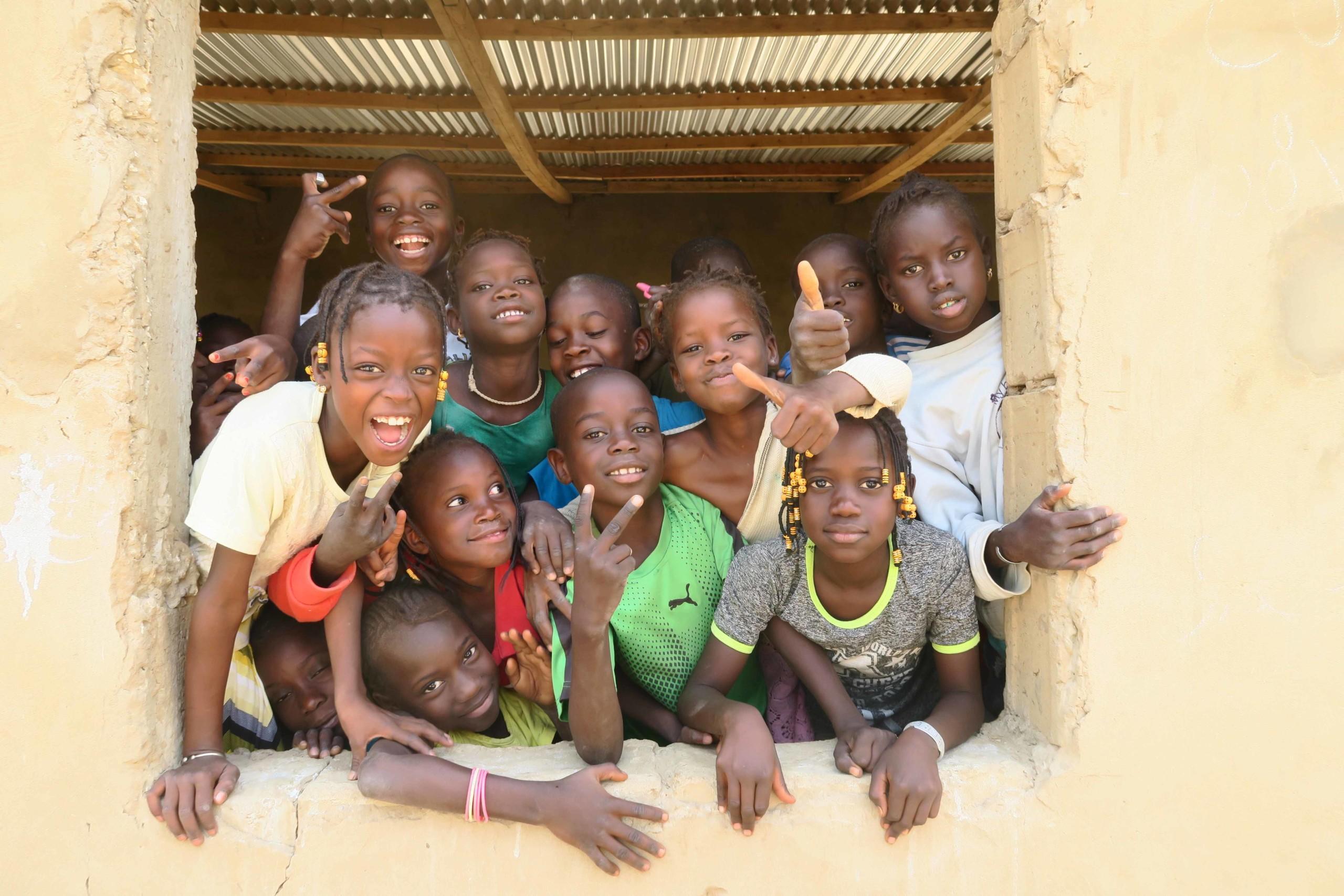 De vackraste julsångerna Leende barn från Senegal