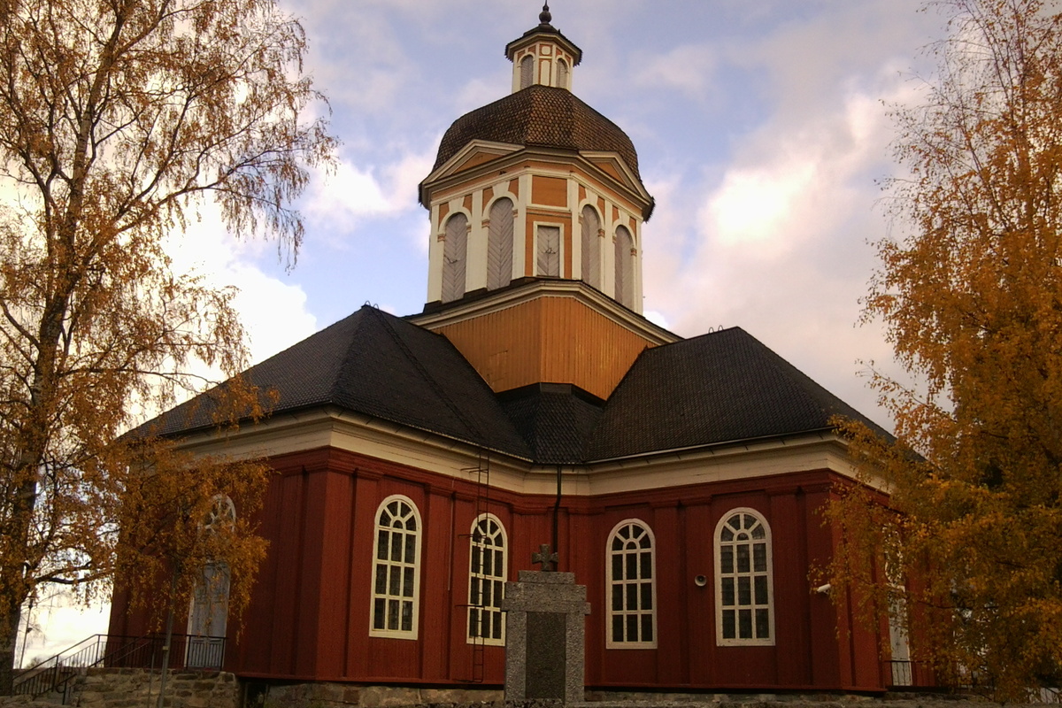 Larsmo kyrka utifrån sett