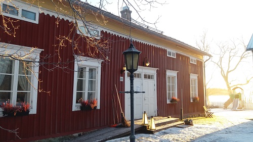Drängstugan en solig och fin vinterdag